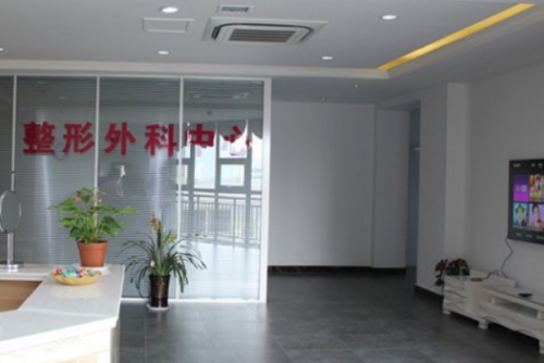 湖州尚丽医疗美容门诊部假体隆胸比较好的医生?宫玉展医生服务口碑分析