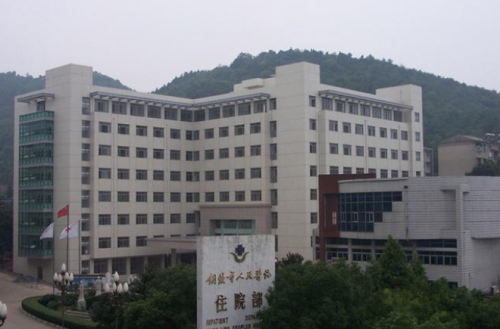 铜陵人民医院美容烧伤科黄远发，伤疤故事别太长，一针一线替你解锁新生