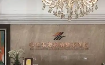 徐霞做植发手术咋样？擅长FUT技术、复杂病例处理，风格稳重_技术扎实！