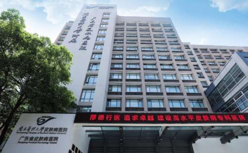 南方医科大学皮肤病医院胡刚凹陷疤痕修复心动案例+需要多少钱?