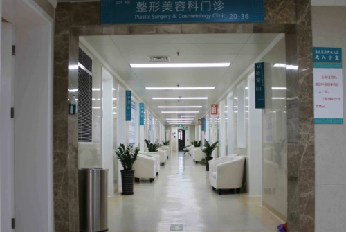 湘潭市岳塘华雅医疗美容门诊部做膨体隆鼻怎么样?李果医生做膨体隆鼻价格为14800元起步