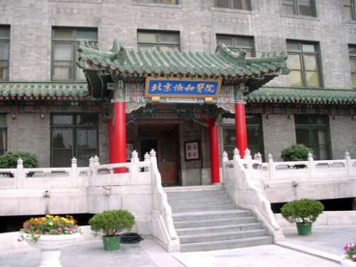 白明做双眼皮好吗?多少钱？医生个人资料+全切双眼皮案例