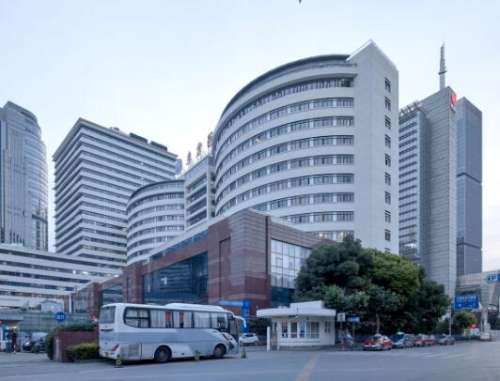 江华医生隆胸怎么样?技术点评+假体隆胸案例分析