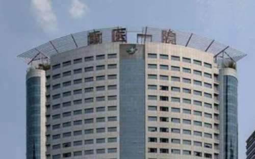 重庆医科大学附属第一医院沈为民面部提升价目表?技术特色+经验案例