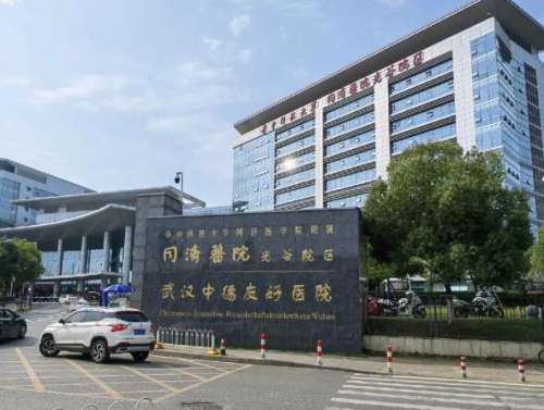 叶子荣医生做胸怎么样?医生医生信息+假体隆胸案例分析