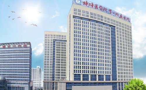 蚌埠医学院第一附属医院熊竹友三点双眼皮术后90天案例&报价区间大概在5千元到1万元