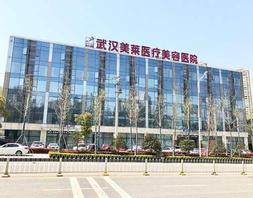 张丹果医生口碑怎么样?在哪里坐诊?玻尿酸隆鼻案例分析