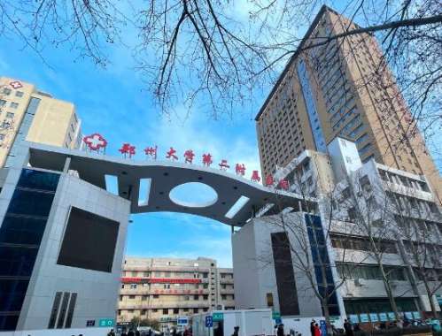 刘月丽和杨丽谁做双眼皮更好些呢?谁技术更好?