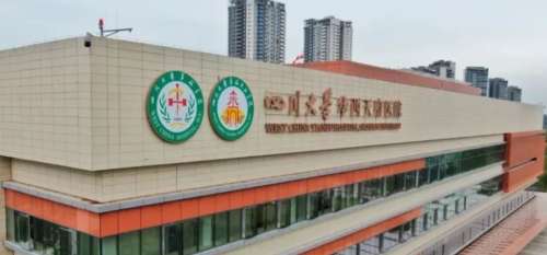 成都华西天府医院隆胸费用分析|2026年医院胸部整形收费明细