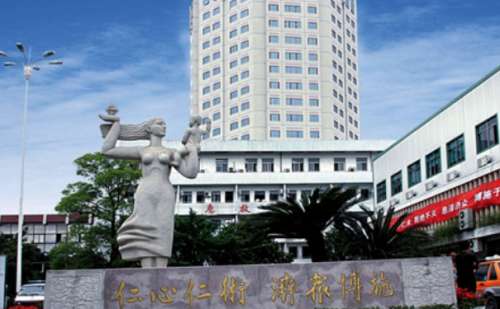 浙江省台州医院朱希聪做肿泡眼双眼皮技术怎么样?费用明细?报价大概6千元到2万元之间
