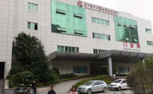 贵州医科大学附属乌当医院杜兴隆玻尿酸隆胸多少钱?技术测评+经验案例