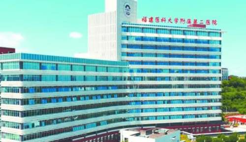 福建医科大学附属第二医院黄聪明种牙技术怎么样?价格8000元起，案例欣赏