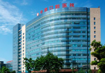 四川大学华西医院刘睿奇做手术咋样？华西眼整形博士，常规双眼皮及眼袋